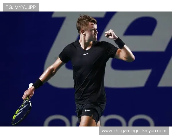 网球选手因失误大笑全场 网球选手因失误大笑全场