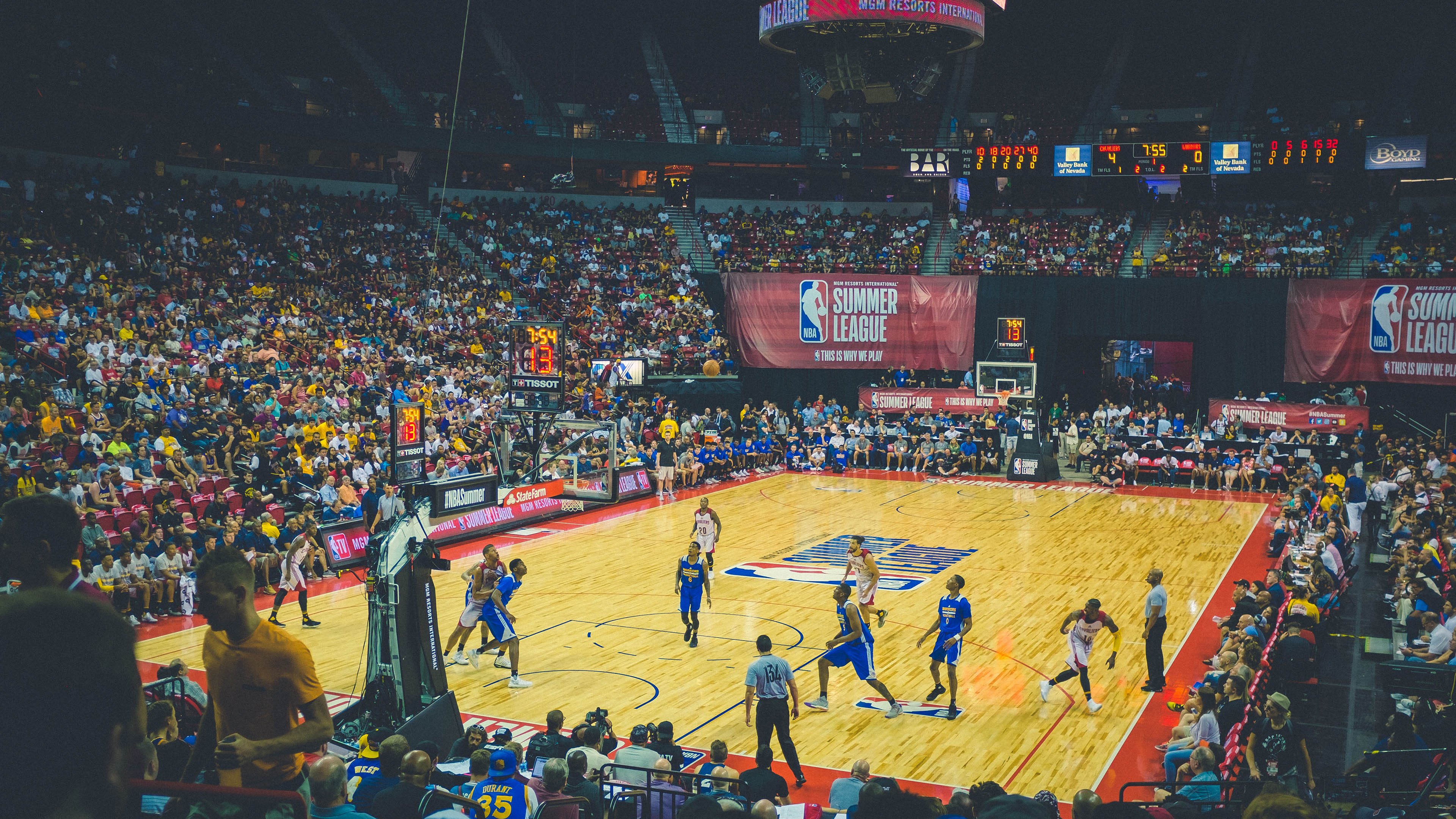 中国男篮强化战术训练，球队整体攻防节奏持续提升，中国男篮练兵